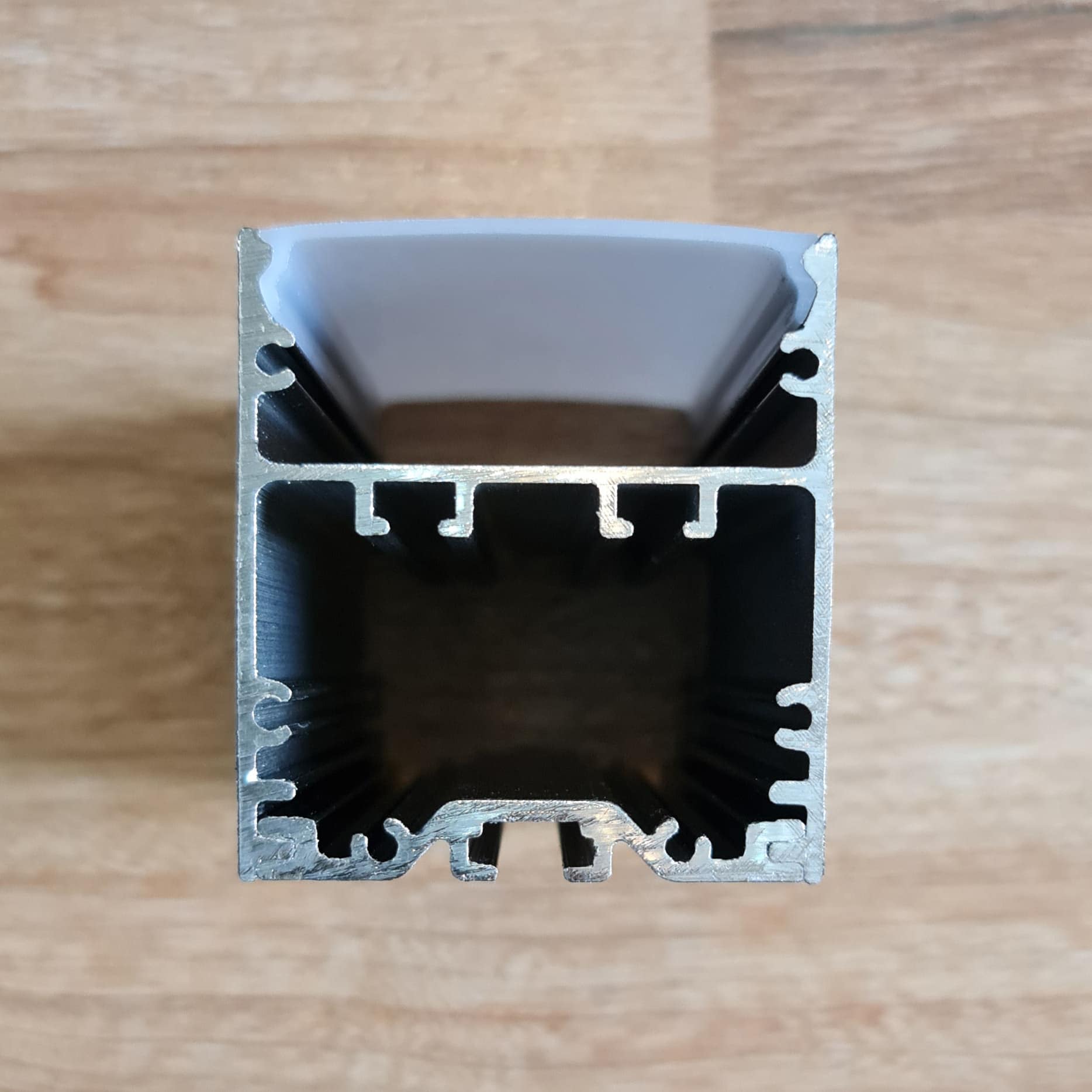 قاب لاینر آویز و روکار کد H1 قاب لاینر آویز و روکار کد H1